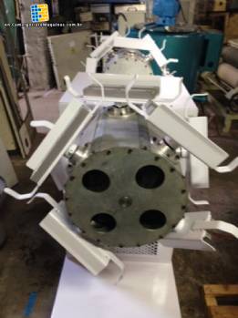 Industrial centrifuge for chocolate eggs