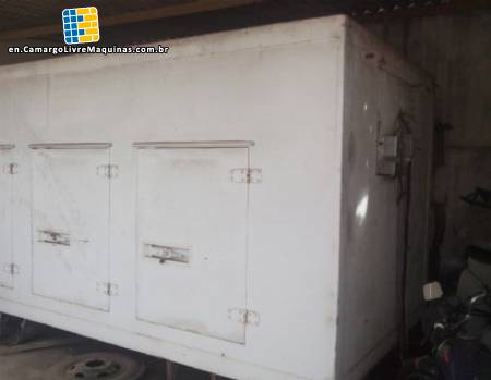 Cold room with compressor