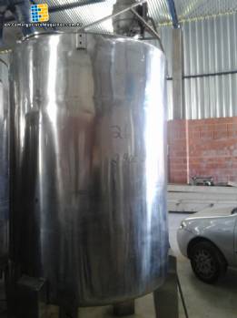 Stainless steel tank with simple shirt and mixer