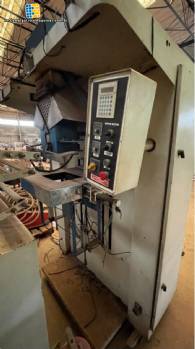 Raumak packaging machine for powder products