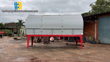 Rotary sieve for separating materials