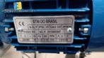 Automatic labeler for flat bottles
