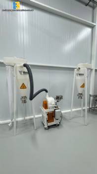 Vieira MCS 190 centrifugal hammer mill with 3 HP motor, 10 kg per hour.