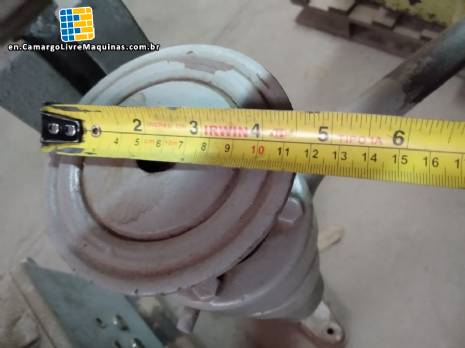 Seamer for cans