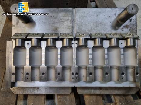 Mold for blow molding machines