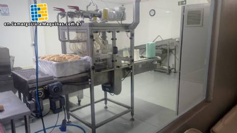 Stuffing machine for garlic bread