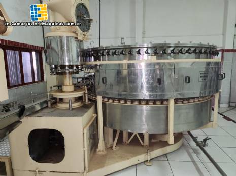 Automatic rotary filling machine for carbonated soft drinks with 72 nozzles