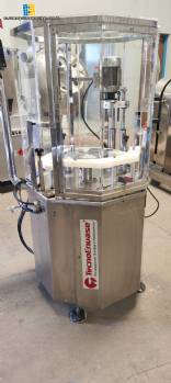 Bottle and jar screwing machine with automatic cap feeding system