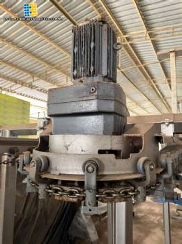 Leg cutter paw cutter Chicken leg cutter 12,000 chickens per hour Marel Stork