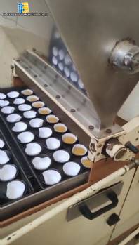 Dropper for liquid and semi-pasty sweet doughs (Pir�g)