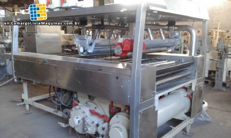 Chocolate enrobing machine