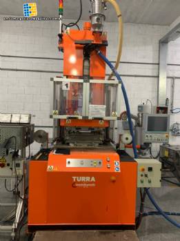 Turra polyurethane vertical injection molding machine