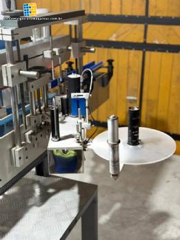 Double-head labeling machine for flat bottles front and back ultrasonic sensor Bauch Campos control