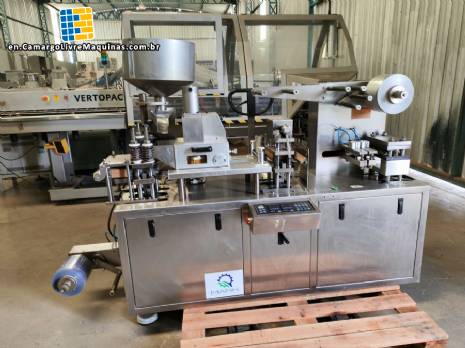 Automatic blister machine for thermoforming blister packs of tablets and capsules