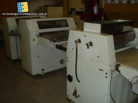 Cutting line for sweets and cereal bars