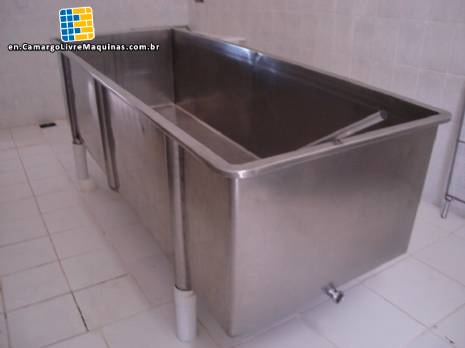 Stainless steel tank for cheese