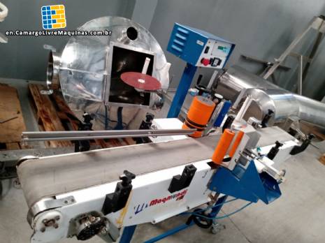 Automatic labeling machine