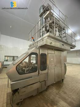 Complete UHT ultra-pasteurizing line SPX APV aseptic Tetra Pak TBA 8 filling machine for sauces, broths, and soups. Complete UHT ultra-pasteurizing line SPX APV aseptic Tetra Pak TBA 8 filling machine for sauces, broths, and soups.
