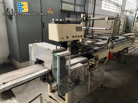 Flow pack wrapper with Maqplus conveyor belt Flow pack wrapper with Maqplus conveyor belt