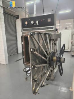 Industry for the manufacture of autoclaved natural pet food in jars and cans, 3 tons per day. Industry for the manufacture of autoclaved natural pet food in jars and cans, 3 tons per day.