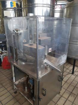 Liquid sealing filling machine in Milainox cups Liquid sealing filling machine in Milainox cups