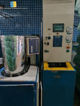 Multipet double-cavity PET bottle blow molding machine Multipet double-cavity PET bottle blow molding machine