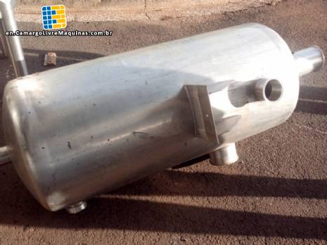 Simple shirt tank in stainless steel Simple shirt tank in stainless steel